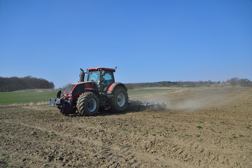 Traktor auf Feld