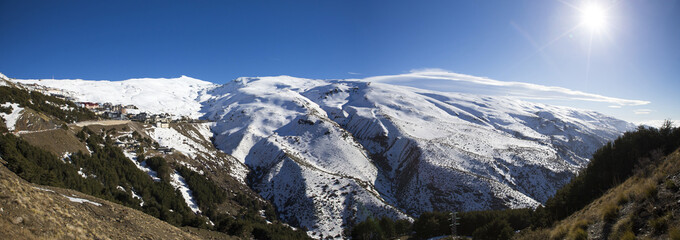Obraz premium Panorama of snow mountain landscape with blue sky from Sierra Ne