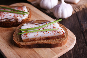 Sandwiches with lard