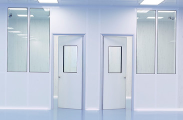 Porte di separazione in edificio industriale