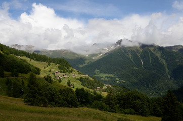 Obraz na płótnie Canvas paesino di montagna