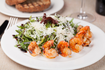 salad with shrimps