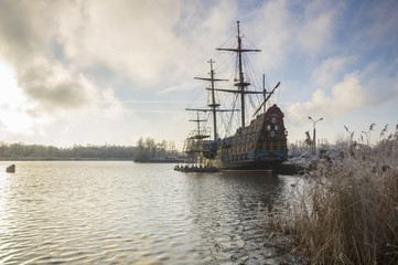  łódki w przystani wędkarskiej © Mike Mareen