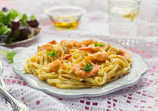 Pasta with shrimps and tomato sauce