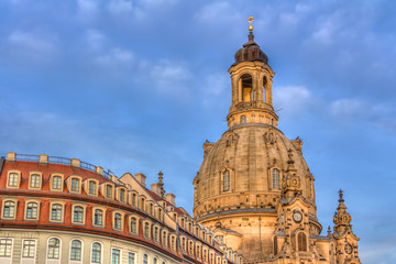 Fototapeta na wymiar Frauenkirche Dresden am frühen Abend
