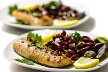 Salmon fillet grilled with bean salad, lemon and parsley