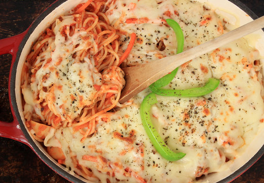 Spaghetti with cheese baked in the oven