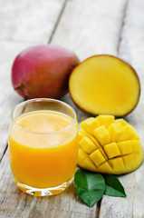 mango juice and fresh mango