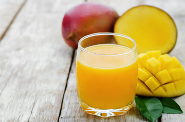 mango juice and fresh mango