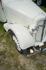 Automobile, weißer Oldtimer aus den 30er Jahren, Bildausschnitt © Countrypixel