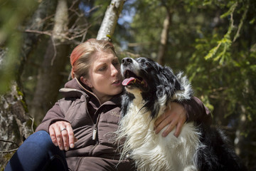 Junge Frau Spielt Mit Border Collie