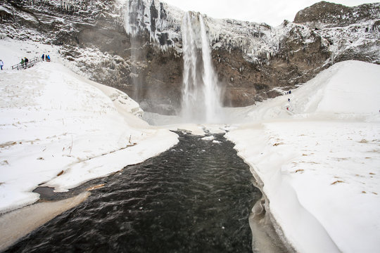 Islanda la cascata di Skógafoss e un fiume