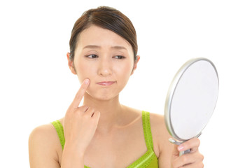 肌荒れが気になる女性