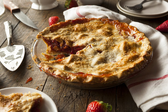 Homemade Strawberry Rhubarb Pie