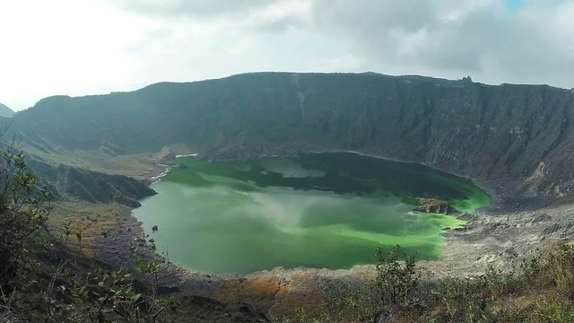 Volcanic sulfur lake