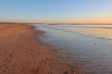 plage au coucher de soleil