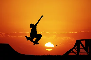 Fotobehang skateboard at sunset © adrenalinapura