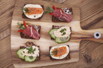 Delicious little sandwiches with tuna, cheese, prosciutto and ve