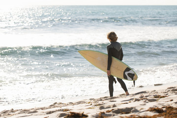 Fototapeta na wymiar Surfing makes me feel alive