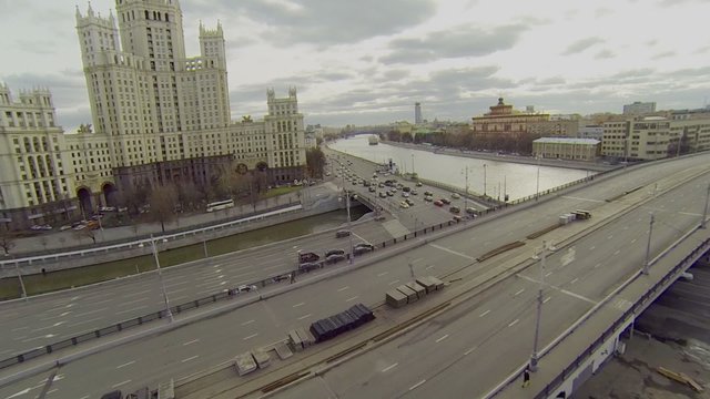 Traffic on Kotelnicheskaya embankment in Moscow