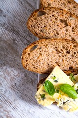 Vollkornbrot mit Roquefort