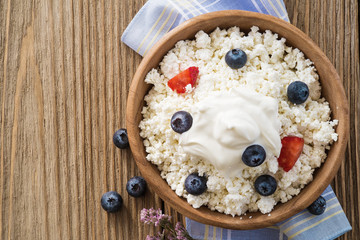 Cottage cheese with sour cream and blueberries with strawberries