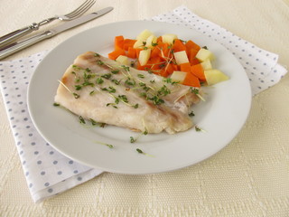 Barsch Filet mit Gemüse und Kresse