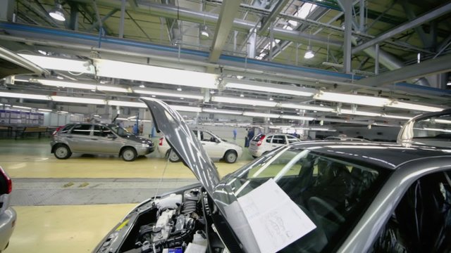 Lada Kalina at Avtovaz factory, (shown in motion)