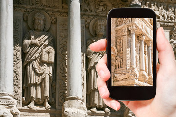 tourist photographs Church of Saint Trophime Arles