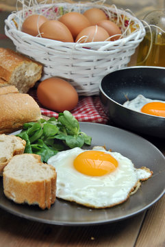 Fried eggs with bread and oil