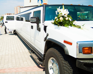 wedding big limousine waiting for newlywed - obrazy, fototapety, plakaty