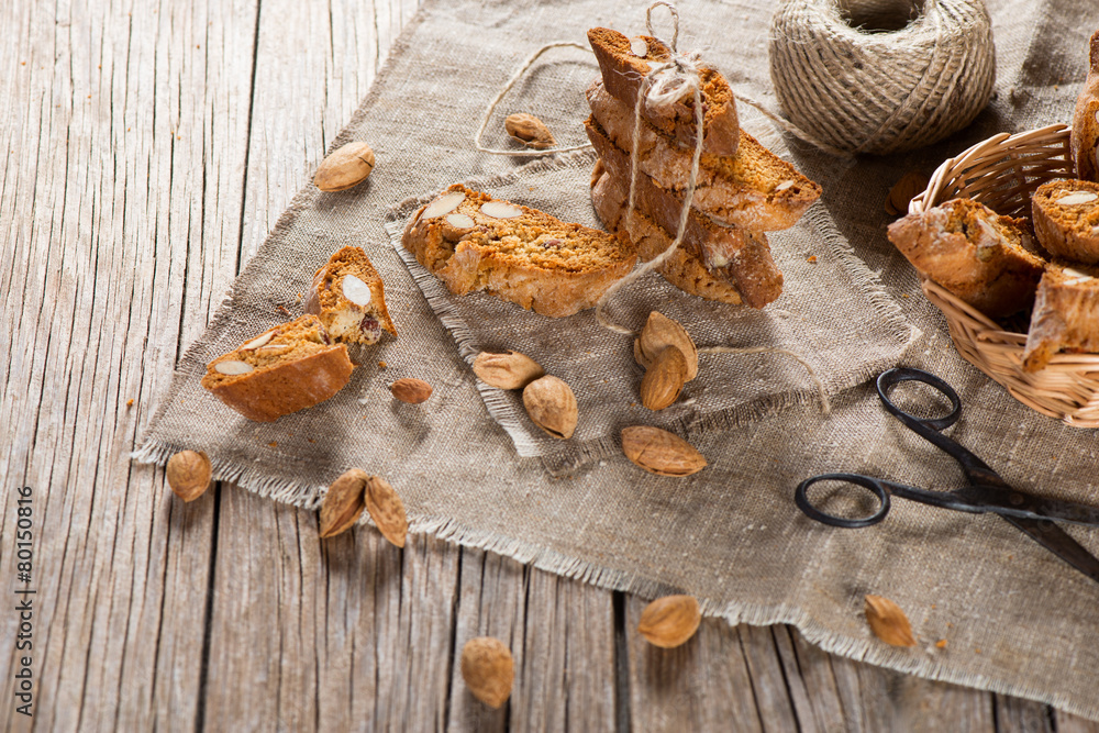 Wall mural Cantucci with a rope