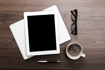 Pad. Tablet with blank white screen and coffee cup on office © BillionPhotos.com