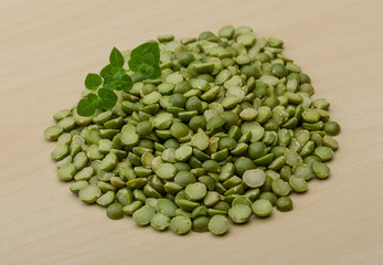 Dry green peas