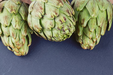 Obraz premium artichokes on black stone background