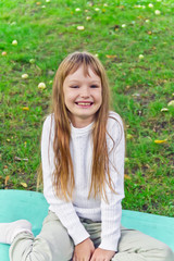 Obraz premium Cute smiling girl