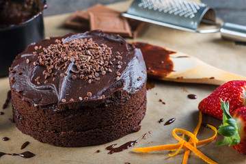 baking and decorating chocolate cake