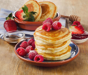 pancakes with raspberries and  butter .