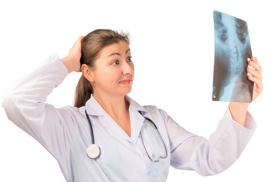  struck diagnosis doctor examines an xray