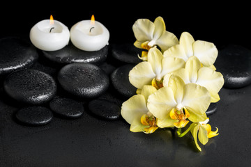 Fototapeta na wymiar beautiful spa setting of yellow orchid phalaenopsis and candles