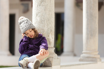 little girl on the phone