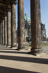 Fototapeta na wymiar Historische Gebäude - Sightseeing Berlin - Berliner Dom