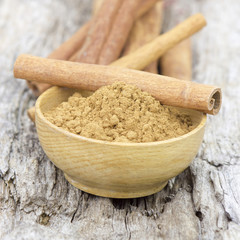 cinnamon powder and sticks