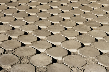 Frame of large concrete plates