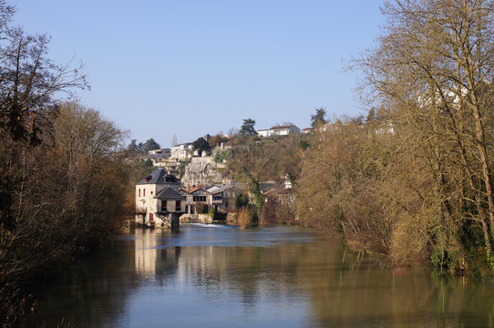 le clain traversant Poitiers