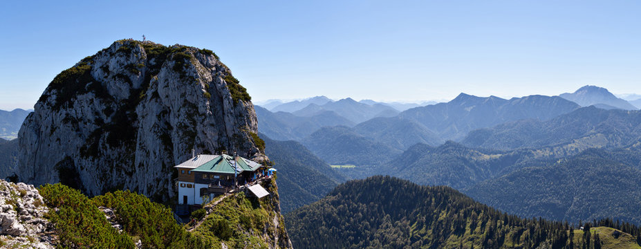 Bergh&uuml;tte mit Panorama