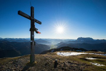 Gipfelkreuz mit Sonnenstern