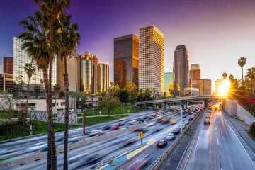 Foto op Plexiglas Los Angeles Los Angeles downtown skyline zonsondergang gebouwen snelweg