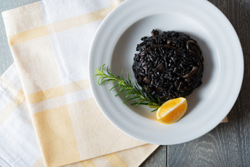 Black risotto with seafood