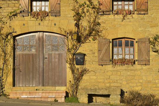 Fa&ccedil;ade d'une maison Belge &agrave; Torgny (6767), province de Luxembourg en R&eacute;gion wallonne, Belgique